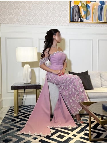 فستان بينك فخم مطرز