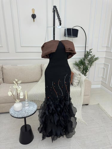 فستان اسود ماسك مطرز