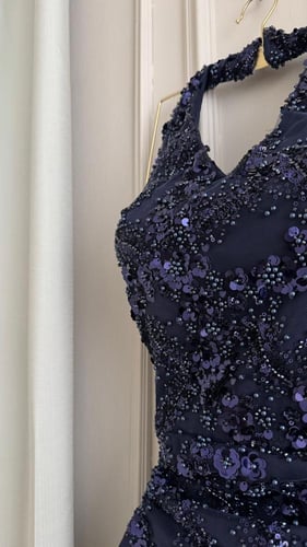 فستان كحلي مطرز