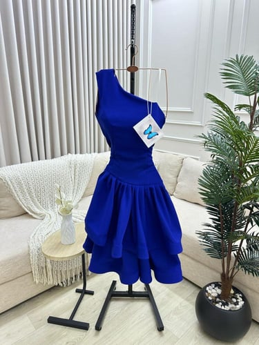 فستان نيلي ميد