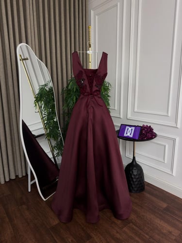 فستان برغندي منفوش