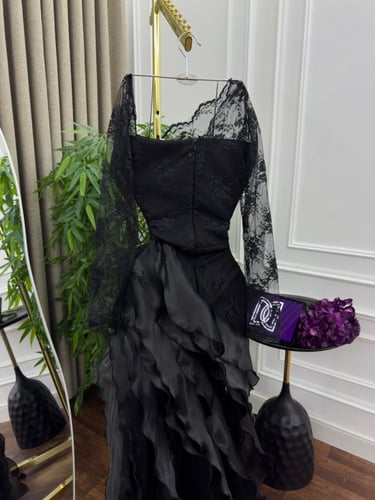 فستان اسود ماسك