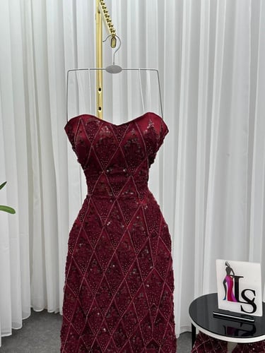 فستان برغندي ماسك مطرز