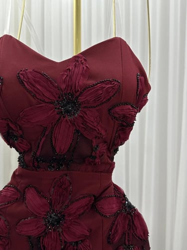 فستان احمر ماسك