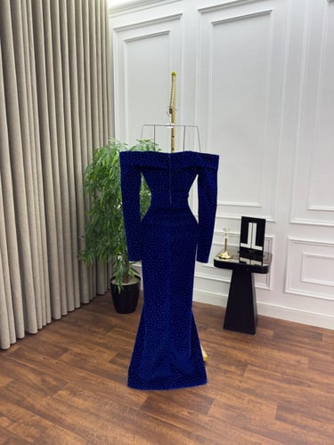 فستان مخمل نيلي