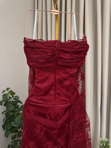 فستان احمر دانتيل