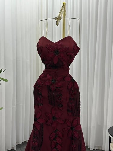 فستان احمر ماسك