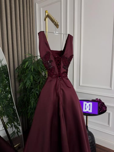 فستان برغندي منفوش