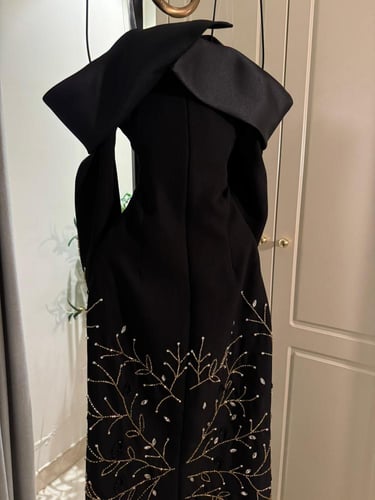 فستان اسود سهره