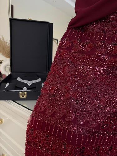 فستان فخم عنابي