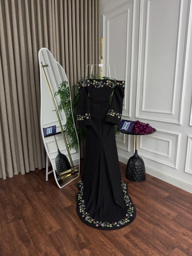 فستان اسود انيق