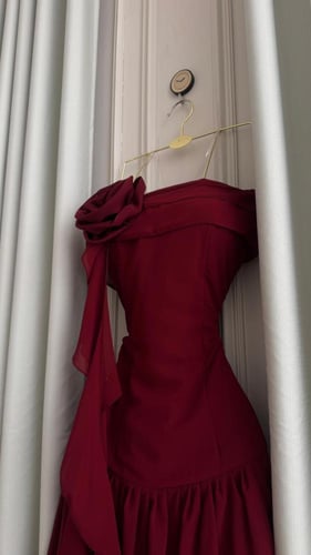 فستان خمري ناعم