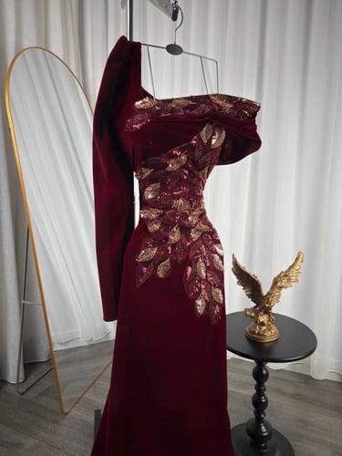فستان عنابي مخمل مطرز حفلات