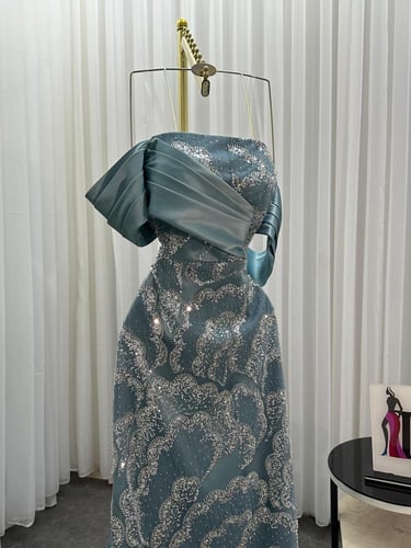 فستان زواج فخم مطرز