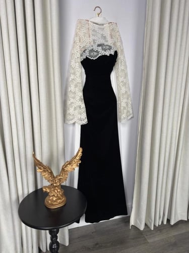 فستان مخمل ودانتيل