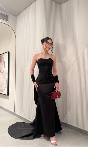 فستان اسود ناعم