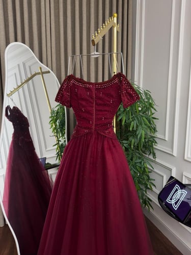 فستان برغندي منفوش