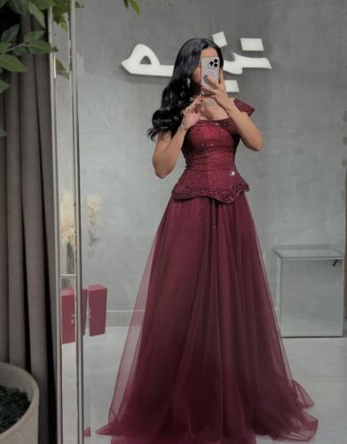 فستان برغندي منفوش