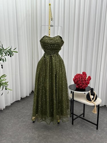 فستان زيتي يلمع