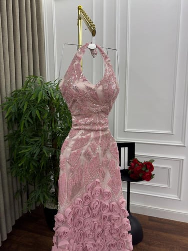 فستان بينك مطرز