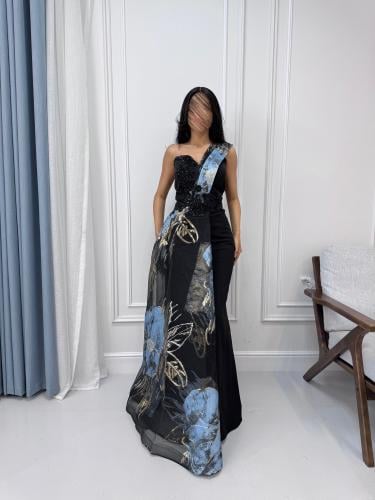 فستان اسود مطرز