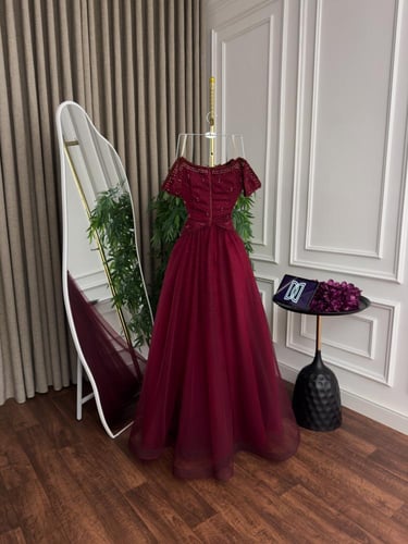 فستان برغندي منفوش