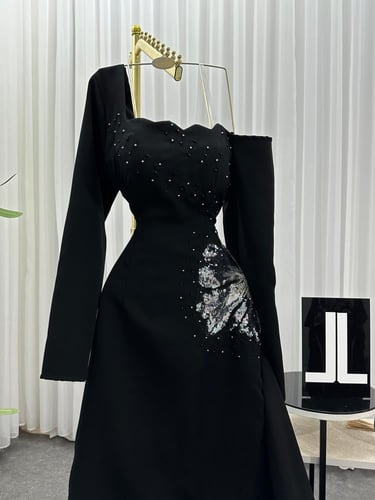 فستان اسود ناعم لسهره