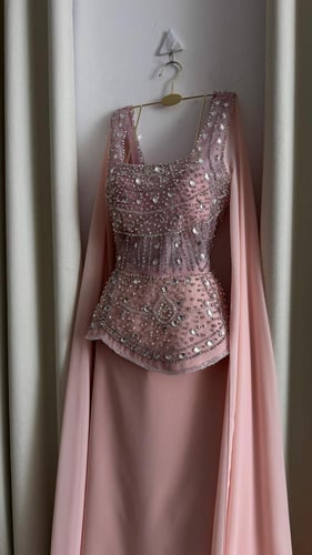 فستان بينك اكمام طويله