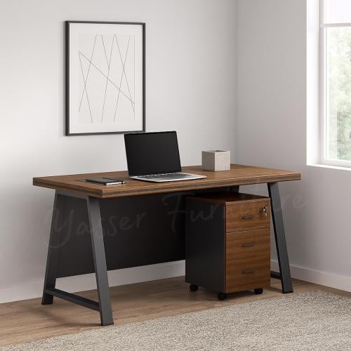 طاولة مكتب مع أدراج بعدة مقاسات.