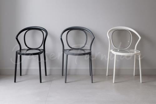 كرسي فايبر شفاف بعدة ألوان.