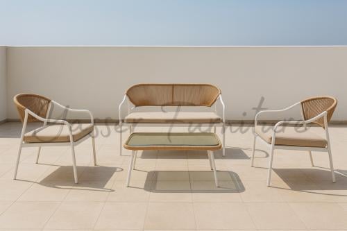 طقم جلسه خارجيه تتسع لـ 4 أشخاص بعدة ألوان.