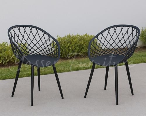 كرسي فايبر بتصميم شبك هندسي.