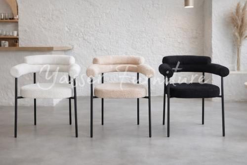 كرسي مقوس بقماش بوكليه بعدة ألوان.