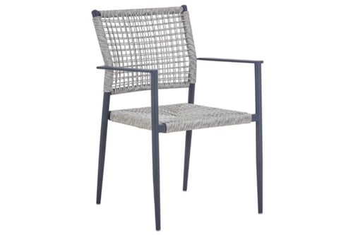 كرسي حديد بخيوط مجدوله بعدة ألوان.