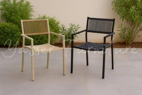 كرسي حديد خارجي بعدة ألوان.