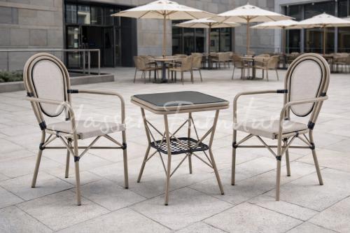 كرسين + طاوله زجاج بعدة ألوان.