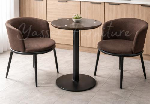 كرسين قماش سلك + طاوله سطح زجاج بعدة ألوان.