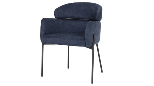 كرسي بتصميم مميز وقواعد حديدية بعدة ألوان.