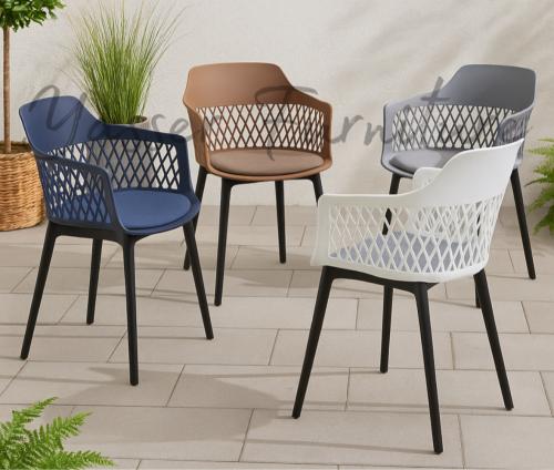 كرسي فايبر بمقعد قماش بعدة ألوان.