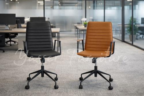 كرسي مكتبي آنيق دوار قماش جلد بعدة ألوان.