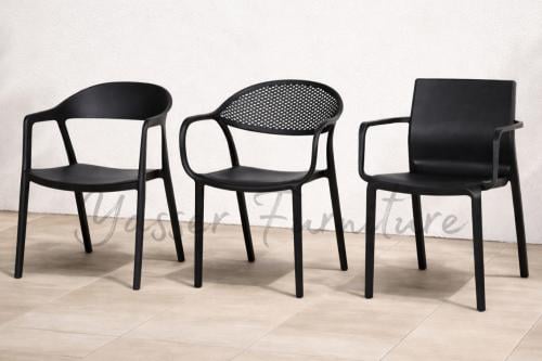 كراسي بعدة موديلات فايبر لون أسود.