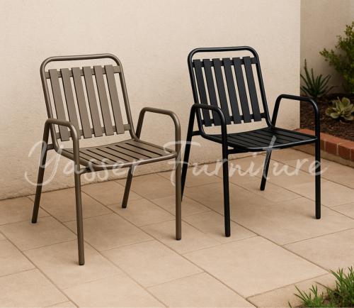 كرسي حديد بعدة ألوان.