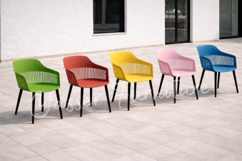 كرسي فايبر بعدة ألوان.