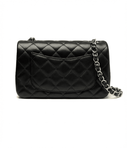 حقيبة شانيل كلاسيك جلد مبطن أسود بشعار ذهبي - Chan...