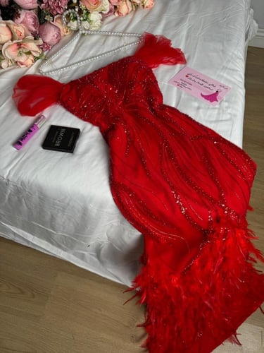 فستان سهرة احمر خامة كلفه جاهزه راقيه على تفته