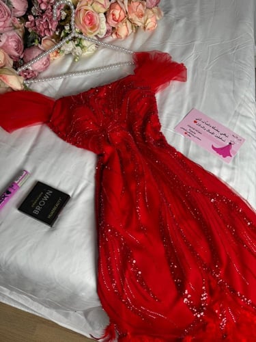 فستان سهرة احمر خامة كلفه جاهزه راقيه على تفته