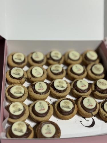 كب كوكيز بثيم خاص ٢٥ حبه