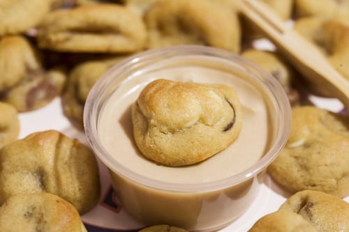 كوكيز بايتس 50 حبة مع 2 صوص