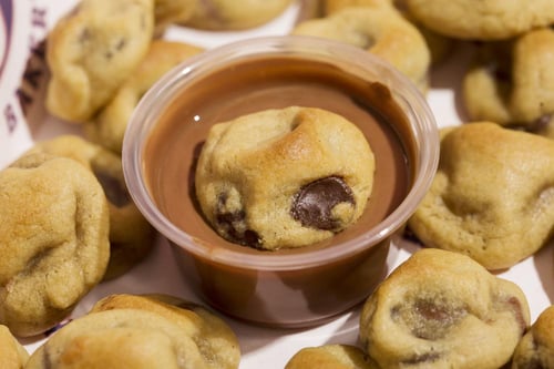 كوكيز بايتس 50 حبة مع 2 صوص