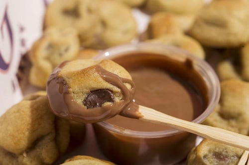 كوكيز بايتس 50 حبة مع 2 صوص